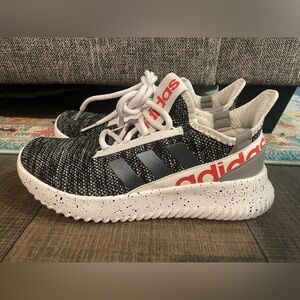 Adidas KAPTIR 2.0K Little Big Kid US 6.  Light running shoe. White Black Red